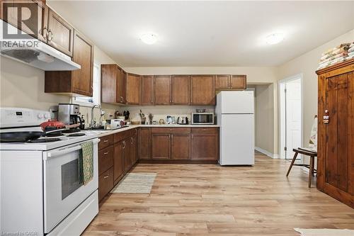 436 Mcalpine Avenue N, Welland, ON - Indoor Photo Showing Kitchen