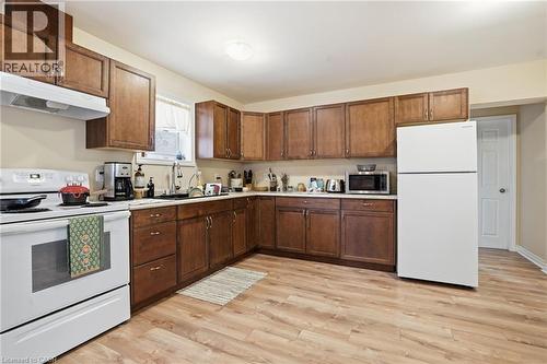 436 Mcalpine Avenue N, Welland, ON - Indoor Photo Showing Kitchen