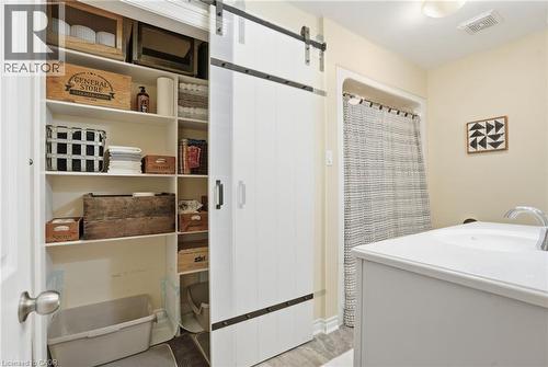 436 Mcalpine Avenue N, Welland, ON - Indoor