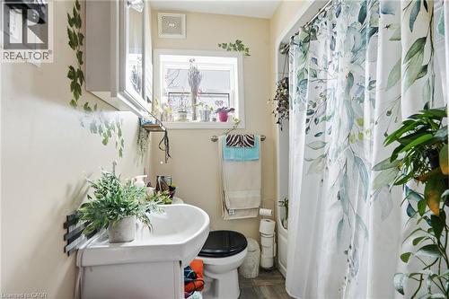 436 Mcalpine Avenue N, Welland, ON - Indoor Photo Showing Bathroom