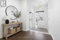 FOYER - 