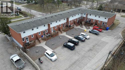 1006 KENWOOD AVENUE  Sarnia, ON N7V 3S3