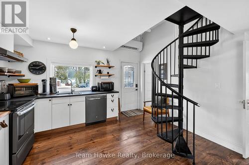 283 Tiny Beaches Road S, Tiny, ON - Indoor Photo Showing Kitchen