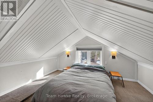 283 Tiny Beaches Road S, Tiny, ON - Indoor Photo Showing Bedroom