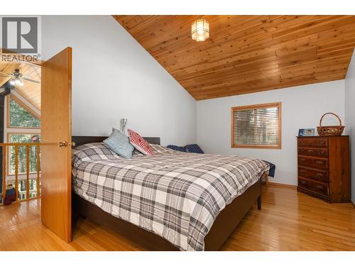 4943 Timber Way, Windermere, BC - Indoor Photo Showing Bedroom