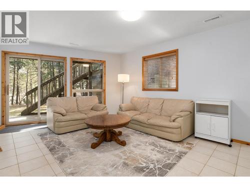 4943 Timber Way, Windermere, BC - Indoor Photo Showing Living Room
