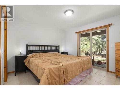 4943 Timber Way, Windermere, BC - Indoor Photo Showing Bedroom