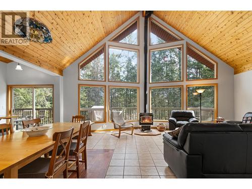 4943 Timber Way, Windermere, BC - Indoor