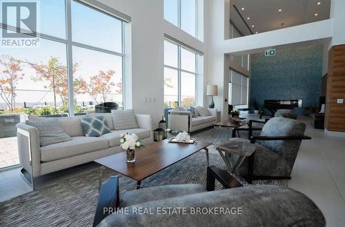 2503 - 505 Talbot Street, London East (East F), ON - Indoor Photo Showing Living Room