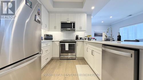 2503 - 505 Talbot Street, London East (East F), ON - Indoor Photo Showing Kitchen With Stainless Steel Kitchen With Upgraded Kitchen