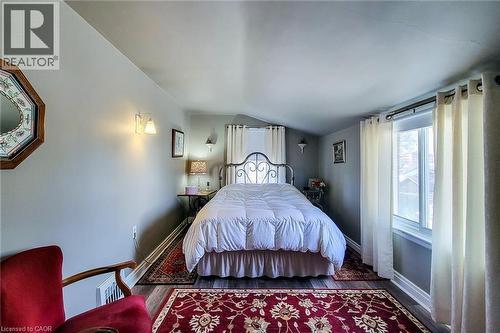 72 East 32Nd Street, Hamilton, ON - Indoor Photo Showing Bedroom
