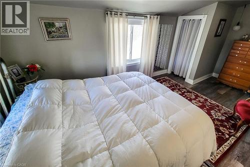 72 East 32Nd Street, Hamilton, ON - Indoor Photo Showing Bedroom
