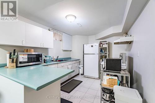 3349 Loyalist Drive, Mississauga, ON - Indoor Photo Showing Kitchen With Double Sink