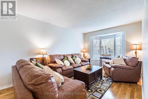 3349 Loyalist Drive, Mississauga, ON - Indoor Photo Showing Living Room