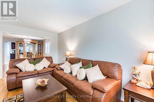 3349 Loyalist Drive, Mississauga, ON - Indoor Photo Showing Living Room