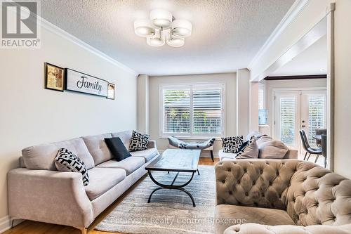 3349 Loyalist Drive, Mississauga, ON - Indoor Photo Showing Living Room