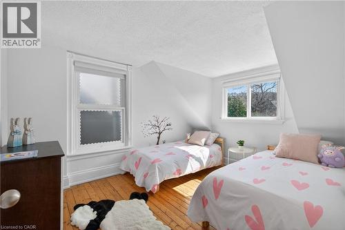 33 Homewood Avenue, Hamilton, ON - Indoor Photo Showing Bedroom