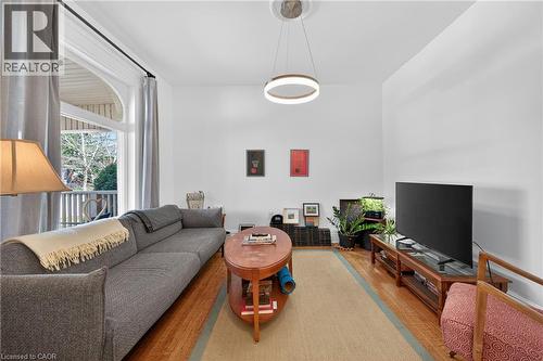 33 Homewood Avenue, Hamilton, ON - Indoor Photo Showing Living Room
