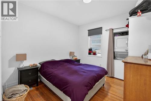 33 Homewood Avenue, Hamilton, ON - Indoor Photo Showing Bedroom