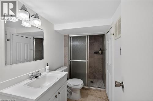 33 Homewood Avenue, Hamilton, ON - Indoor Photo Showing Bathroom