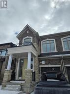 45 AUCKLAND DRIVE Whitby, ON L1P 0H4
