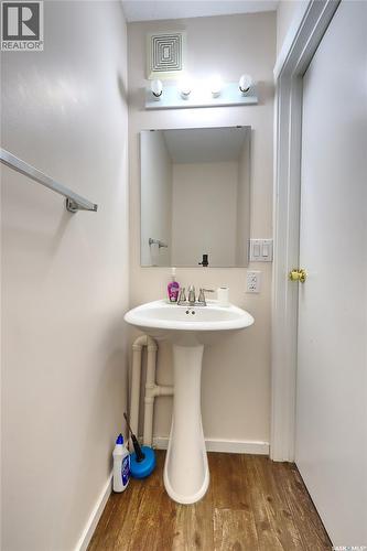 4160 Castle Road, Regina, SK - Indoor Photo Showing Bathroom