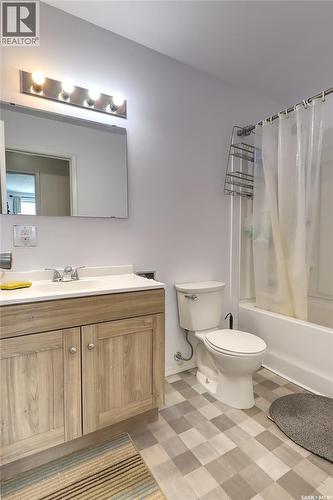 4160 Castle Road, Regina, SK - Indoor Photo Showing Bathroom