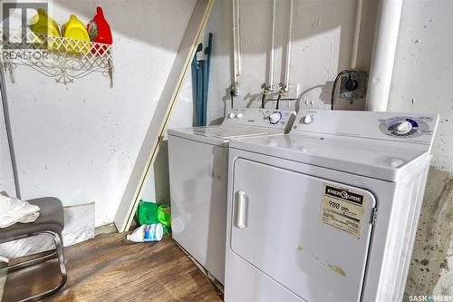 4160 Castle Road, Regina, SK - Indoor Photo Showing Laundry Room