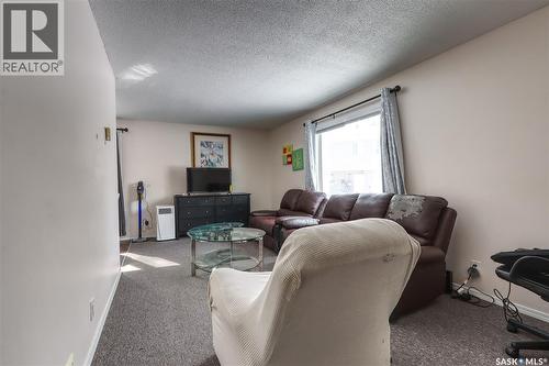 4160 Castle Road, Regina, SK - Indoor Photo Showing Living Room