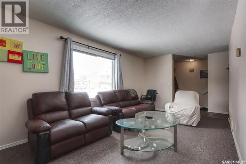 4160 Castle Road, Regina, SK - Indoor Photo Showing Living Room