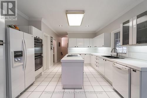 15 Daffodil Avenue, Markham, ON - Indoor Photo Showing Kitchen