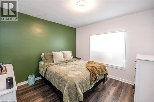 92 Frederick Avenue, Hamilton, ON - Indoor Photo Showing Bedroom