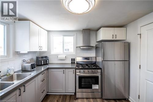 92 Frederick Avenue, Hamilton, ON - Indoor Photo Showing Kitchen