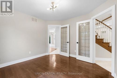 86 Charing Crescent, Aurora, ON - Indoor Photo Showing Other Room