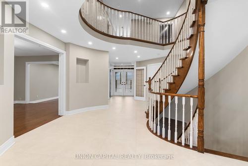 86 Charing Crescent, Aurora, ON - Indoor Photo Showing Other Room