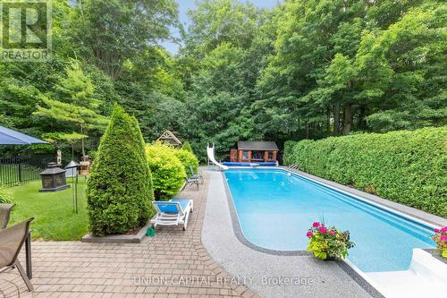 86 Charing Crescent, Aurora, ON - Outdoor With In Ground Pool With Backyard