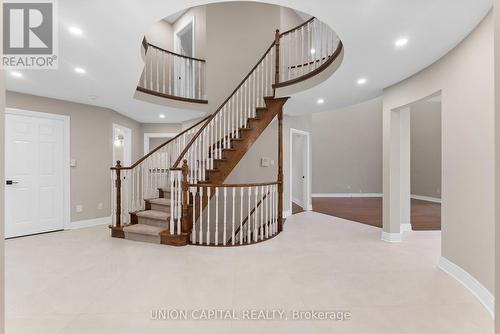 86 Charing Crescent, Aurora, ON - Indoor Photo Showing Other Room