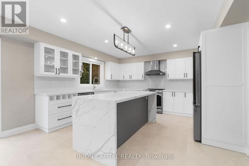 86 Charing Crescent, Aurora, ON - Indoor Photo Showing Kitchen