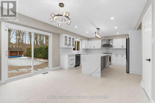 86 Charing Crescent, Aurora, ON - Indoor Photo Showing Kitchen