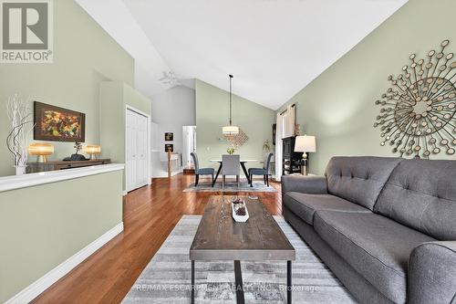 22 Novoco Drive, Hamilton, ON - Indoor Photo Showing Living Room