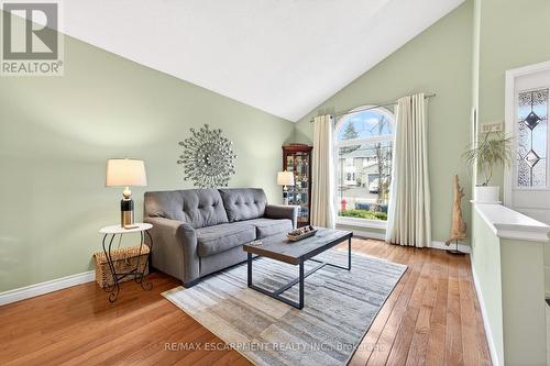 22 Novoco Drive, Hamilton, ON - Indoor Photo Showing Living Room