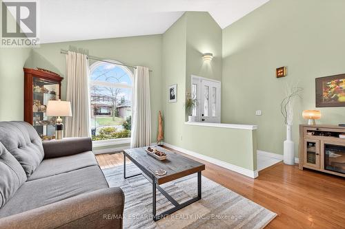 22 Novoco Drive, Hamilton, ON - Indoor Photo Showing Living Room