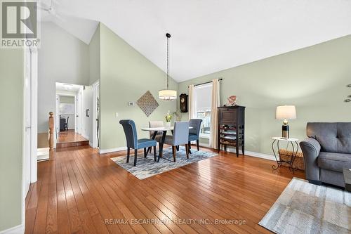 22 Novoco Drive, Hamilton, ON - Indoor Photo Showing Living Room