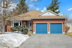 62 TOPLEY CRESCENT Ottawa, ON K1G 4M7