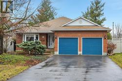 62 TOPLEY CRESCENT  Ottawa, ON K1G 4M7