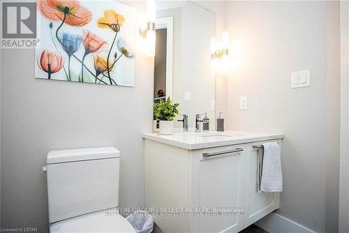 208 - 1705 Fiddlehead Place, London North (North R), ON - Indoor Photo Showing Bathroom