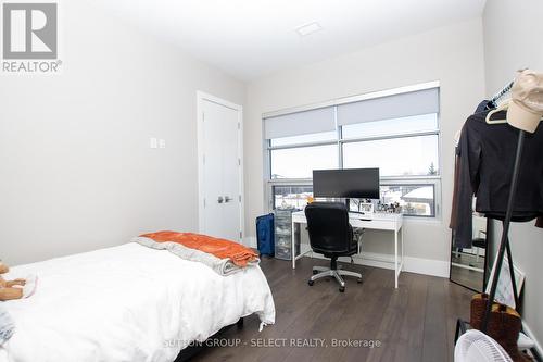 208 - 1705 Fiddlehead Place, London North (North R), ON - Indoor Photo Showing Bedroom