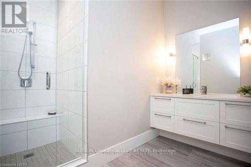 208 - 1705 Fiddlehead Place, London North (North R), ON - Indoor Photo Showing Bathroom
