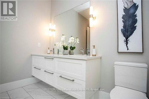 208 - 1705 Fiddlehead Place, London North (North R), ON - Indoor Photo Showing Bathroom