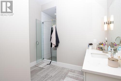 208 - 1705 Fiddlehead Place, London North (North R), ON - Indoor Photo Showing Bathroom